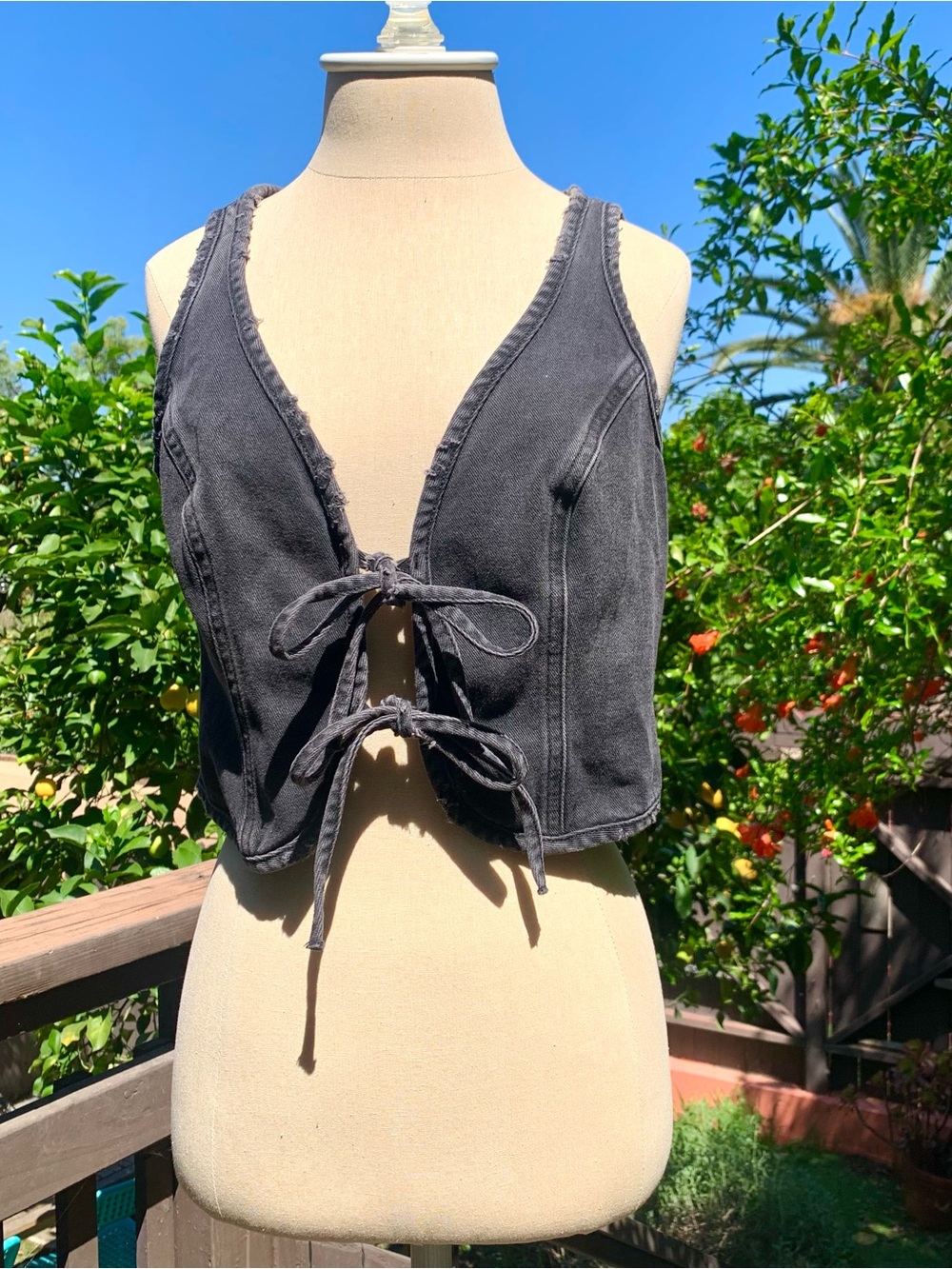 WILD FABLE Charcoal Grey Black Denim Tie Front Denim Vest Sleeveless Top size XS